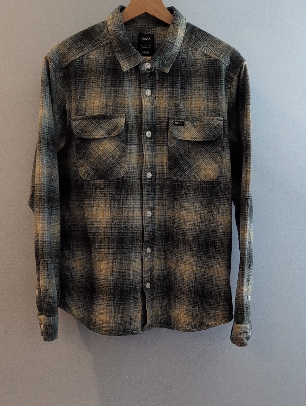 RVCA Men's Medium Regular Fit Heavyweight Long Sleeve Flannel Style #AVYWT00169
